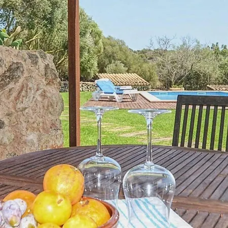 Gemuetlich Eingerichtetes Mit Pool In Der Naehe Von Porto Cristo